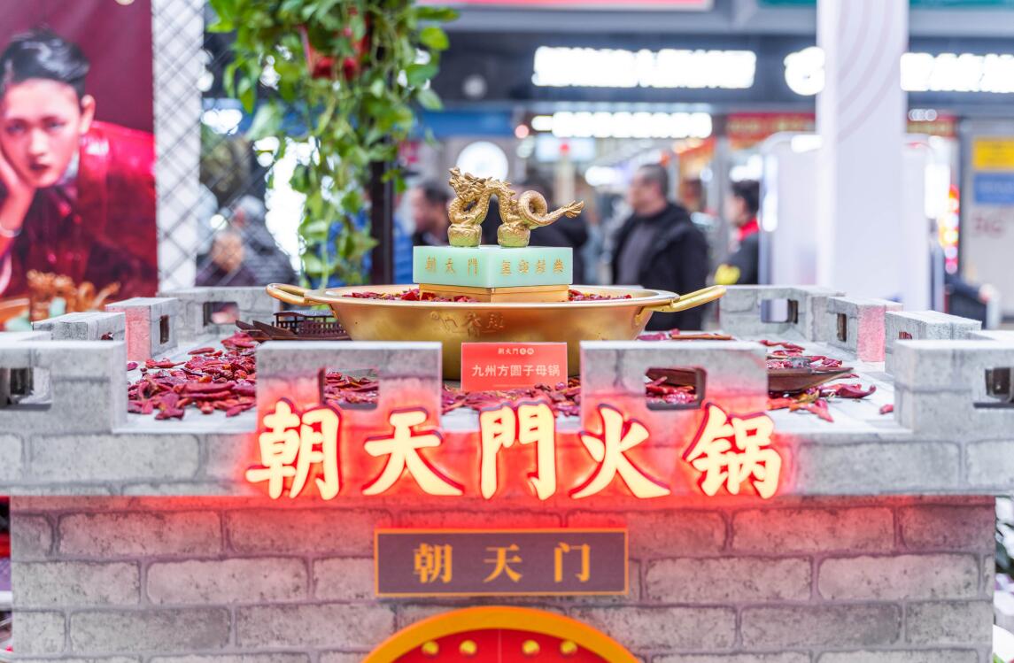 開火鍋加盟店，要學(xué)會(huì)用服務(wù)感動(dòng)顧客！