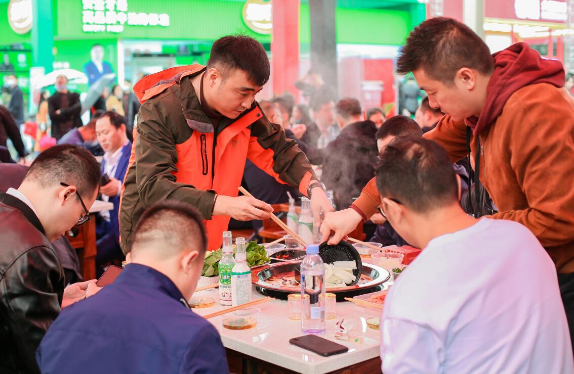 上新啦!朝天門氣泡青梅酒,絕佳的“火鍋伴侶”