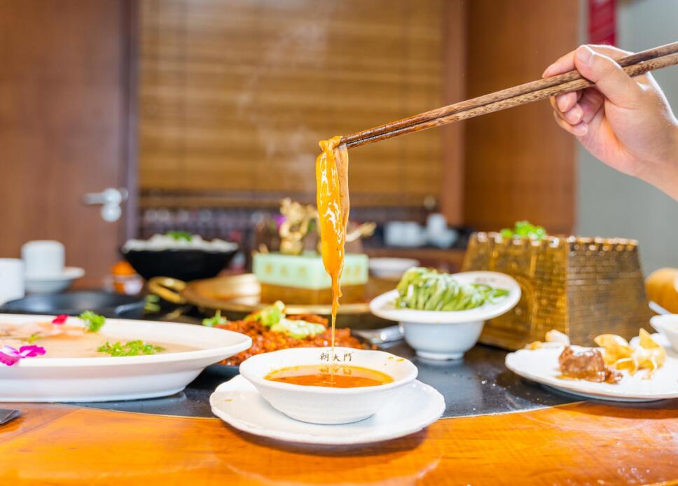 永濟(jì)開火鍋加盟店，需購買哪些設(shè)備？