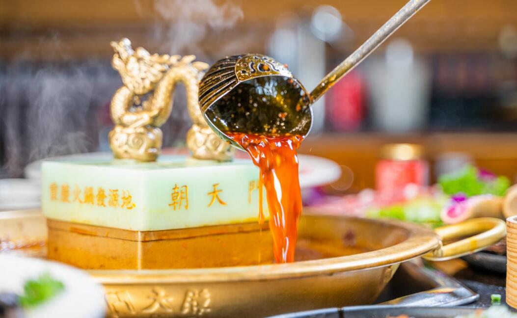 女生開火鍋店，選對(duì)火鍋品牌，讓開店更輕松！